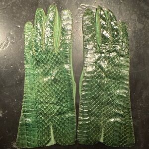 Vintage 1940s Green Snakeskin Leather Gloves